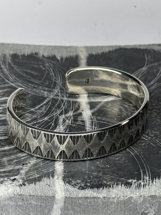 Brazalete cincelado