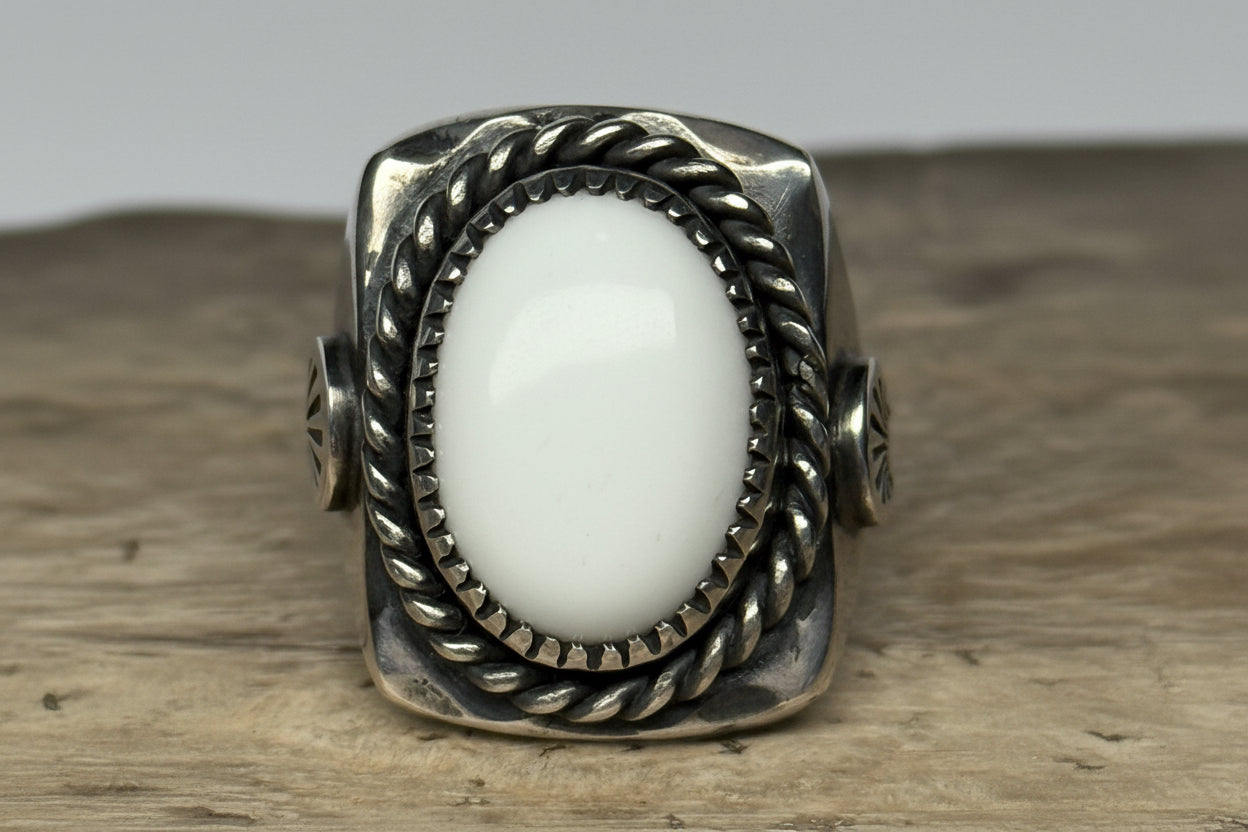 Anillo biker jade blanco 2022