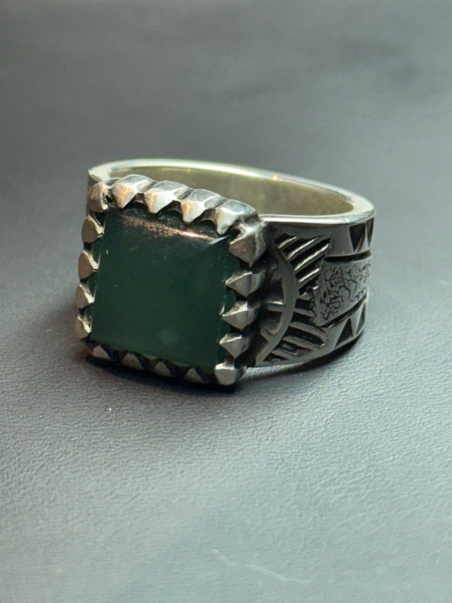 Anillo jade princesa cincelado