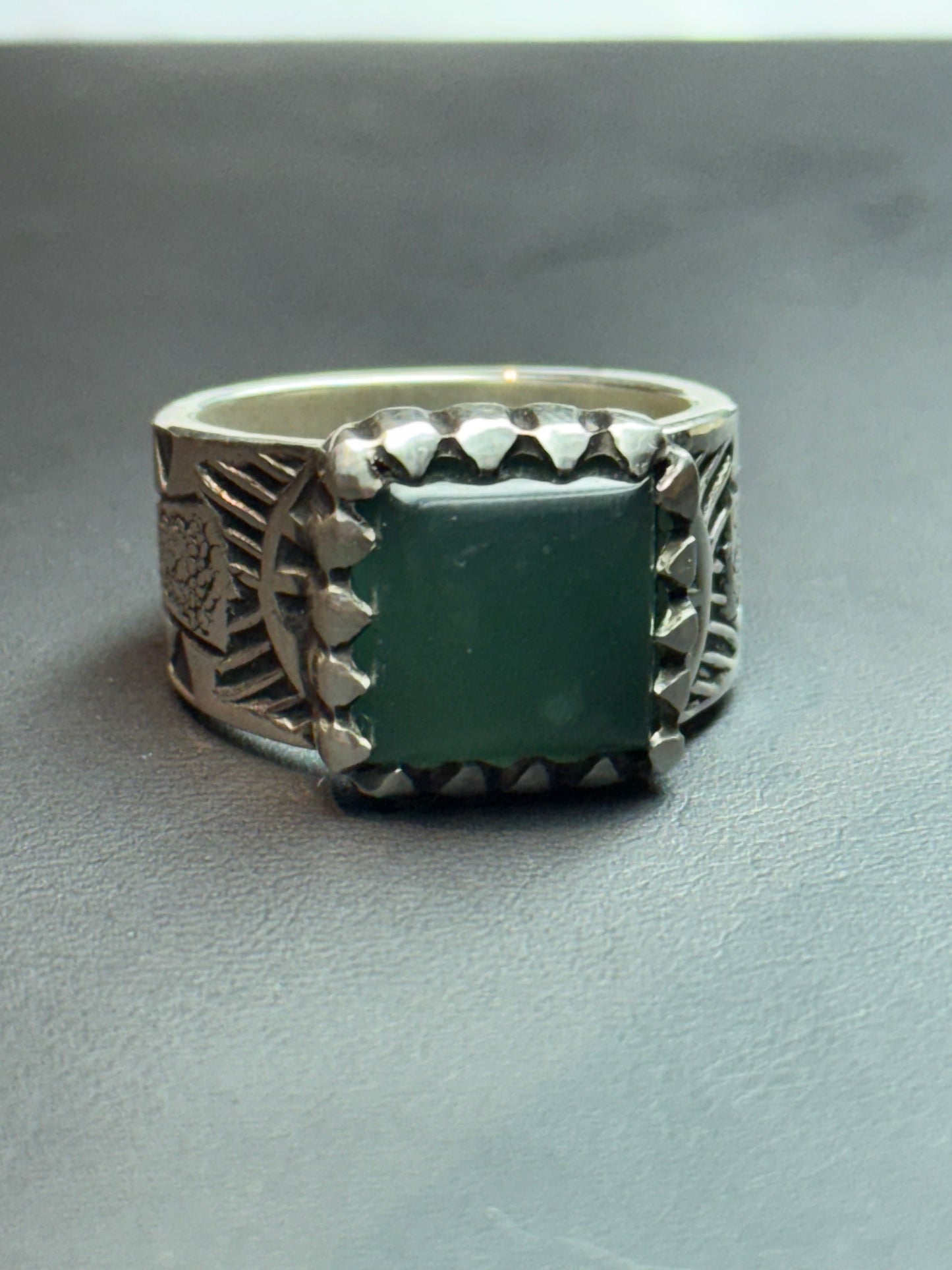 Anillo jade princesa cincelado