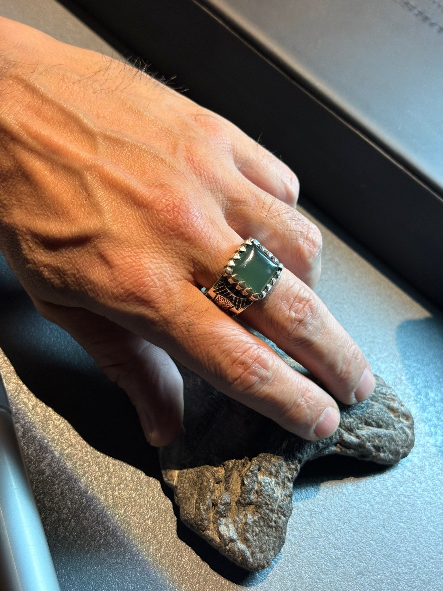 Anillo jade princesa cincelado