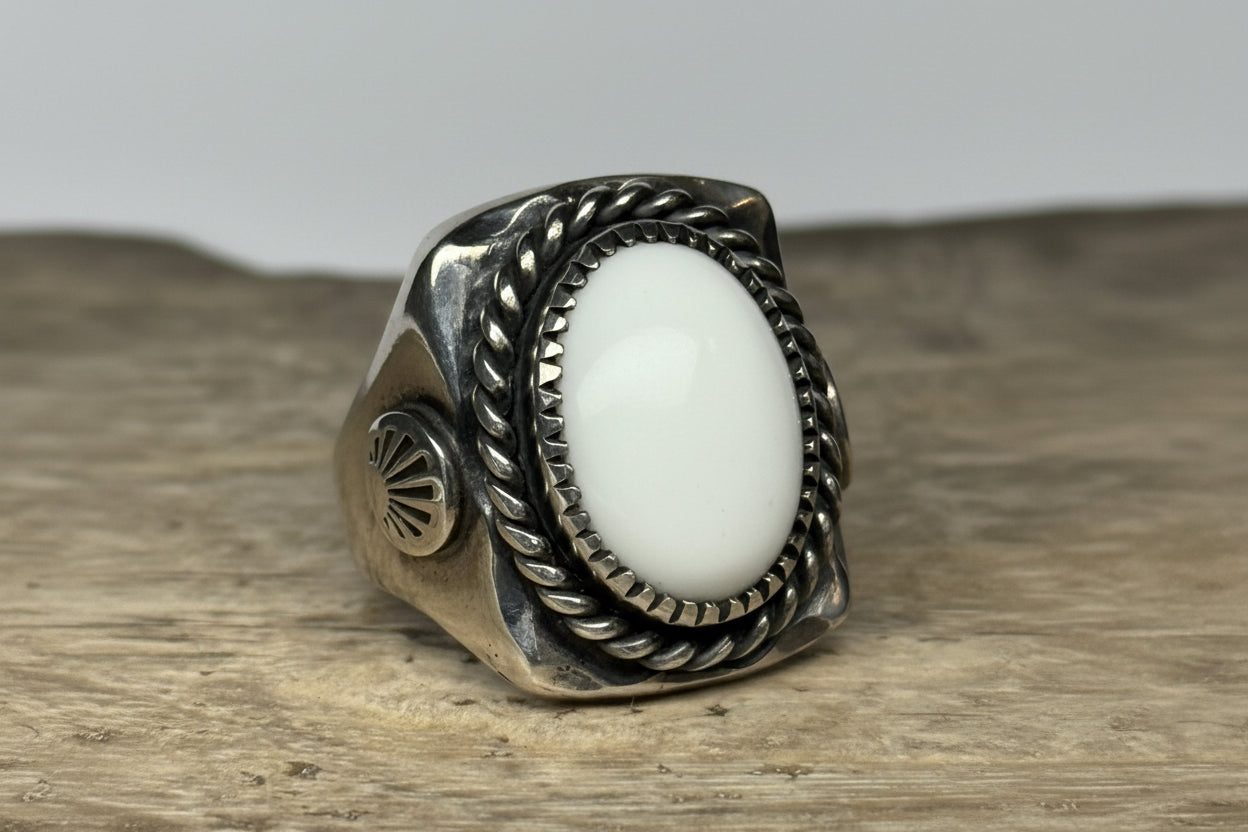 Anillo biker jade blanco 2022