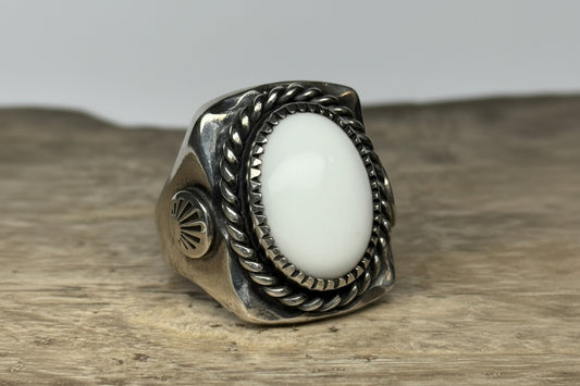 Anillo biker jade blanco 2022